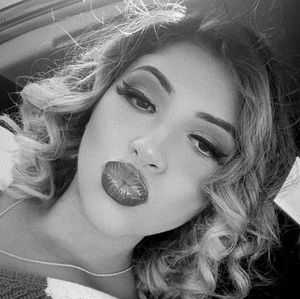 Meet your Posher, Lorena